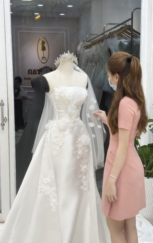 Chọn váy cưới