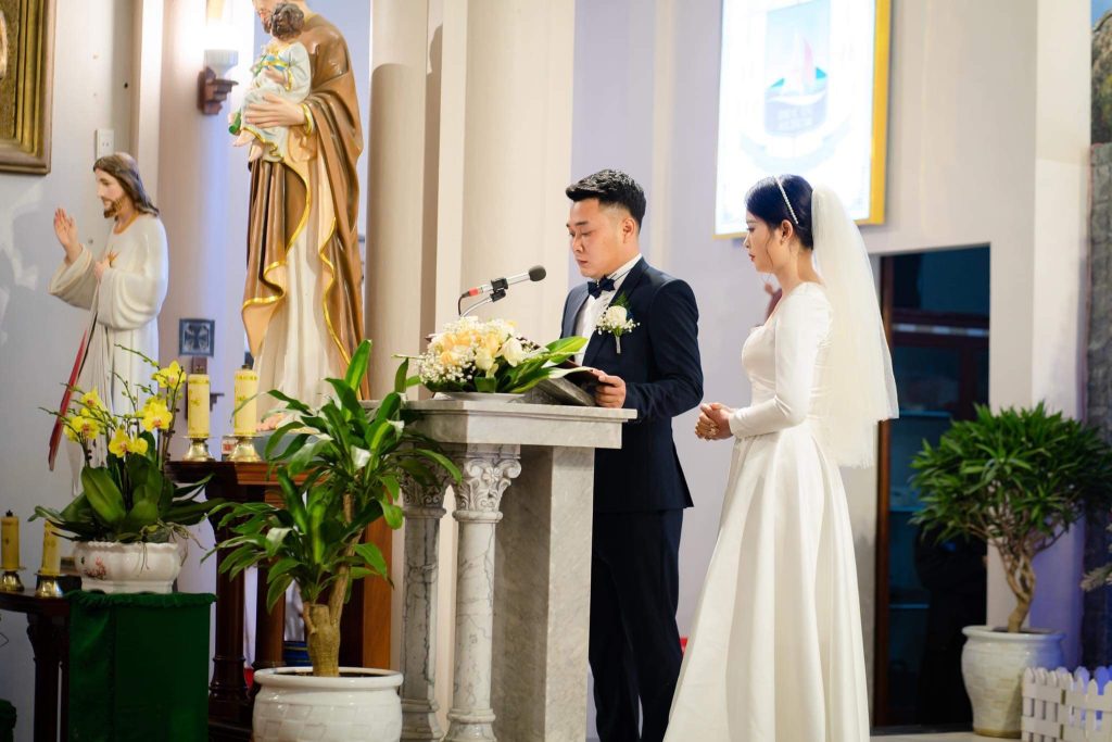 Cách chọn váy cưới làm lễ nhà thờ