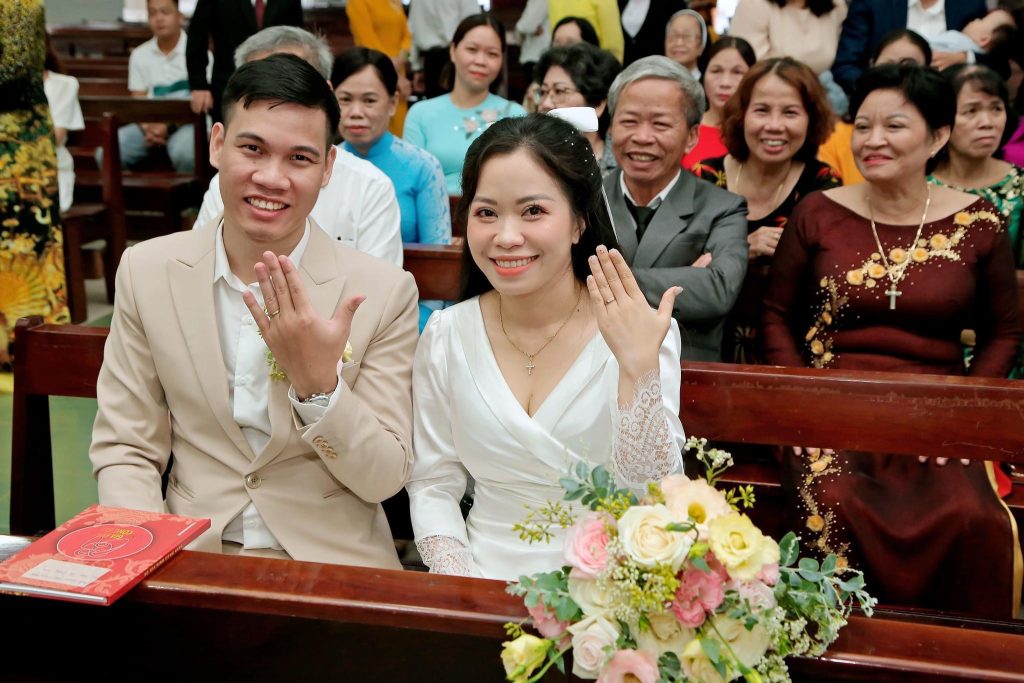 Feedback cô dâu nhà Mie Tran chọn váy làm lễ nhà thờ