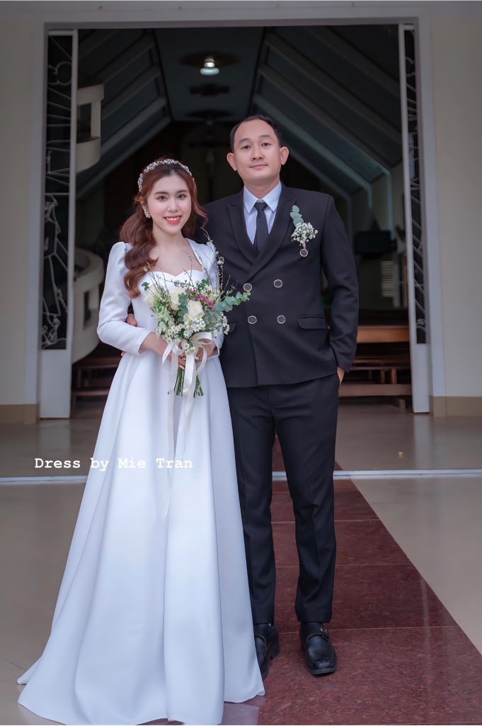 Váy cưới tay dài sang trọng