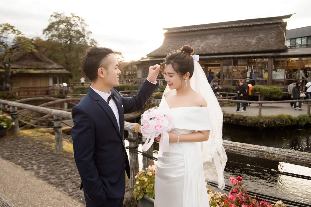 Váy cưới trễ vai
