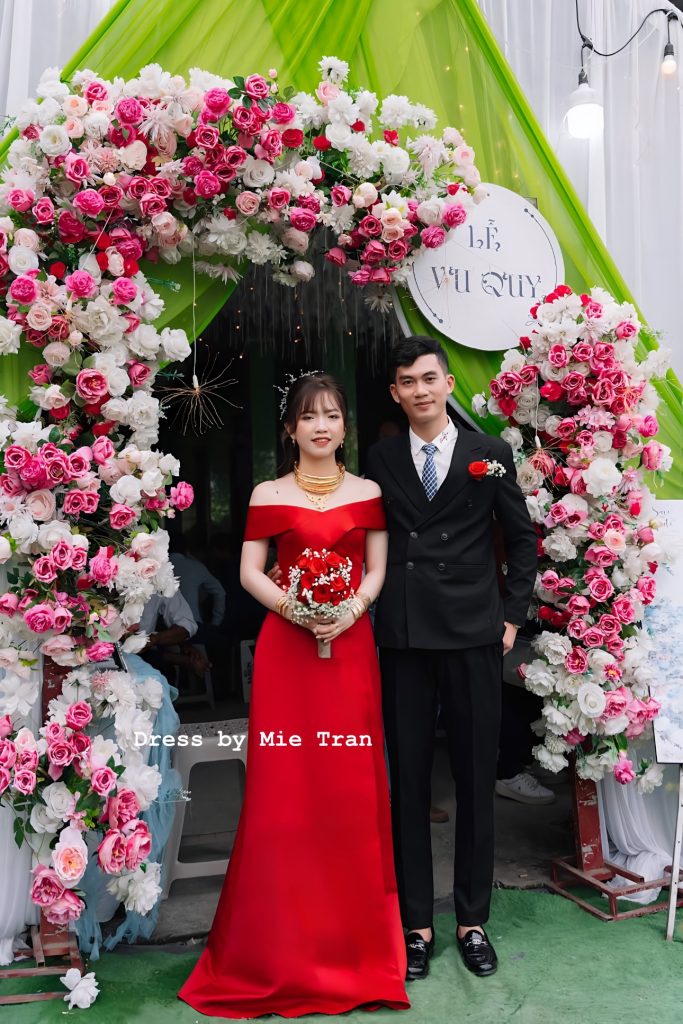 Váy cưới trễ vai